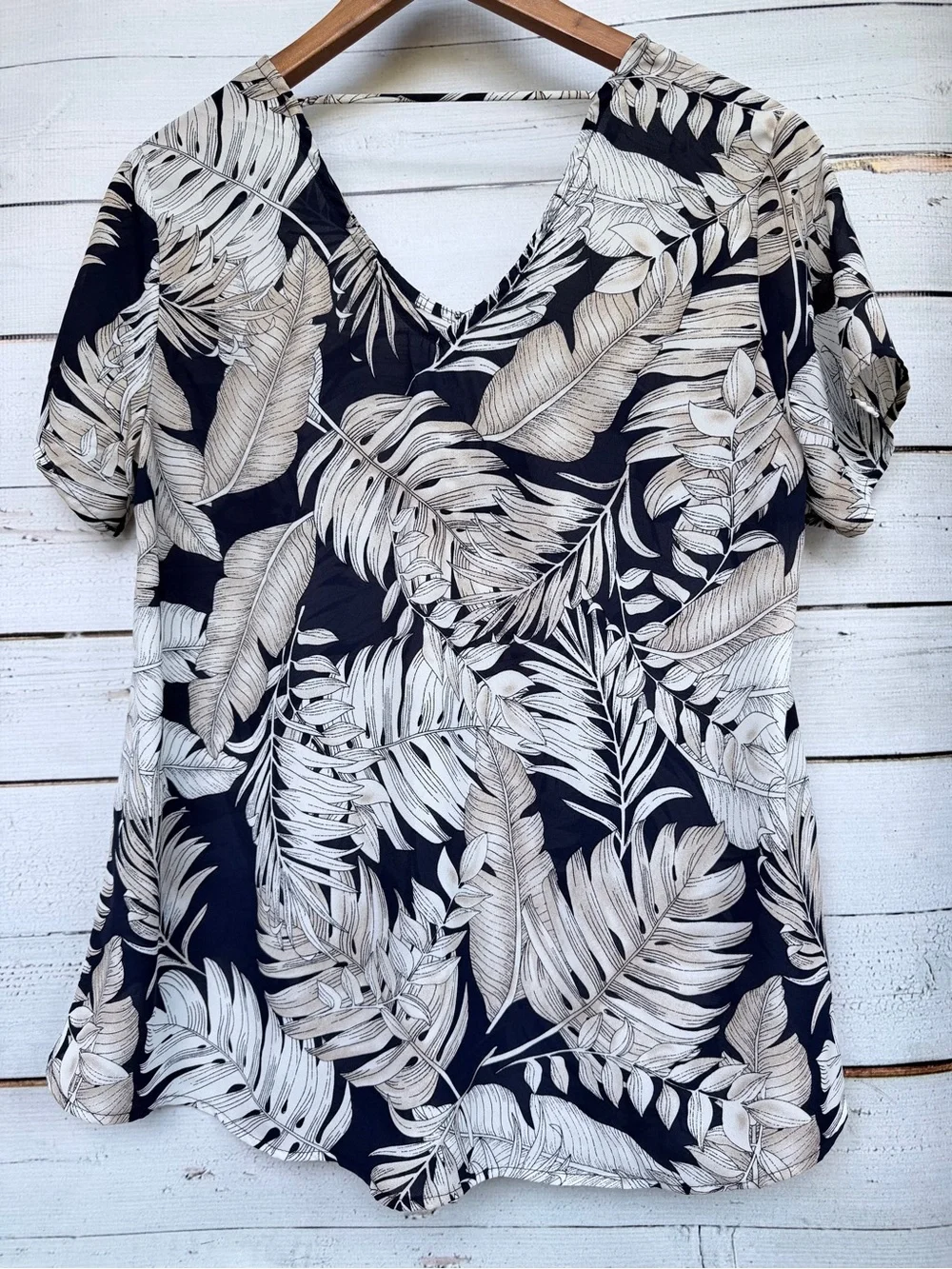 Cherish sleeves neck flowy